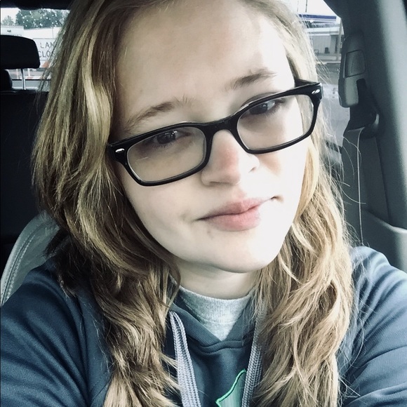 Meet your Posher, Shelly - Picture 1 of 1